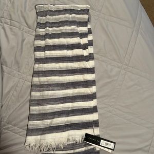 NWT Limited Scarf